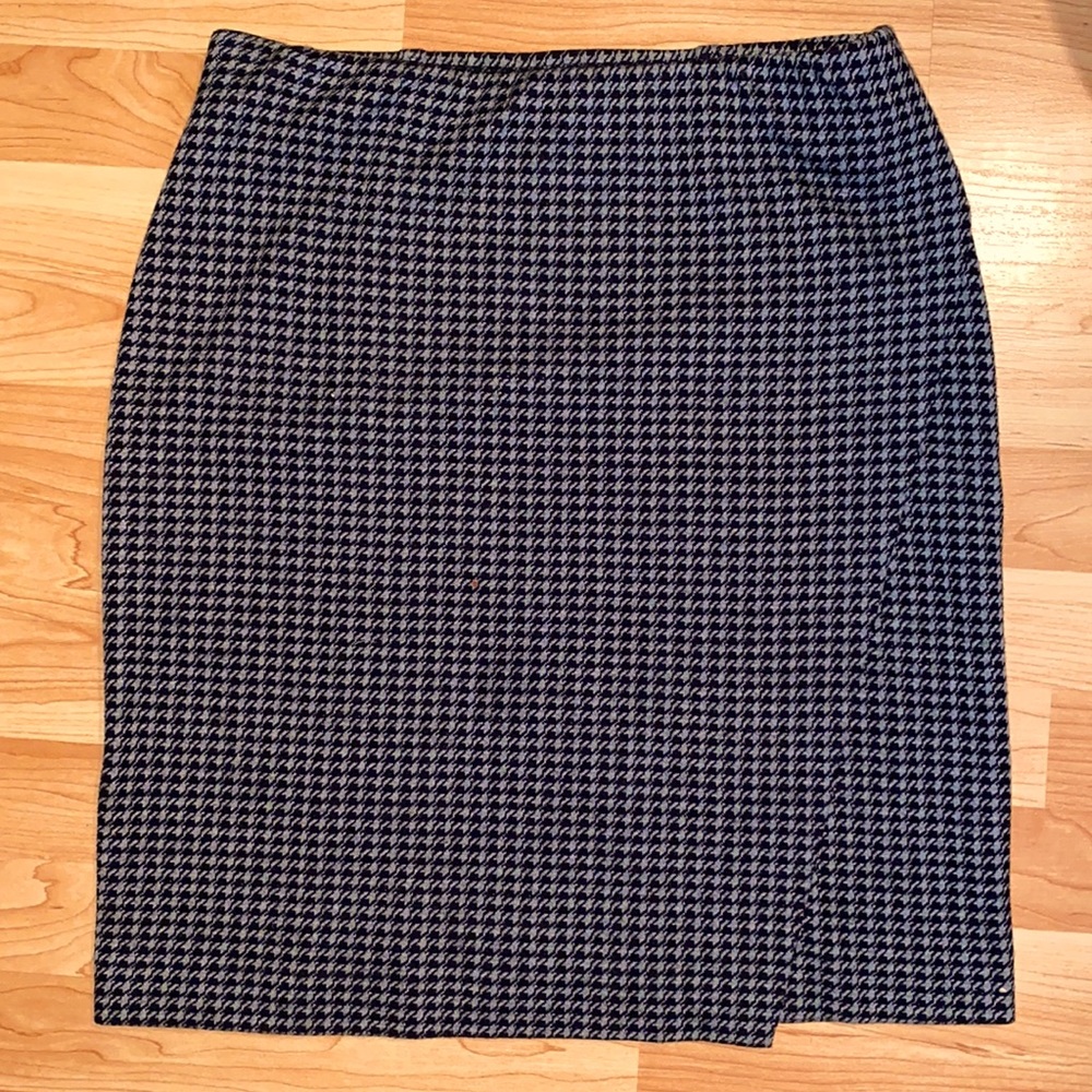*J. Jill* ponte houndstooth black and gray skirt
